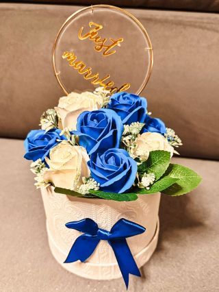 💙💍 „Just married“ nikdy nevonělo tak krásně ✨ Tyto mýdlové květiny jsou dokonalou připomínkou lásky, elegance a...