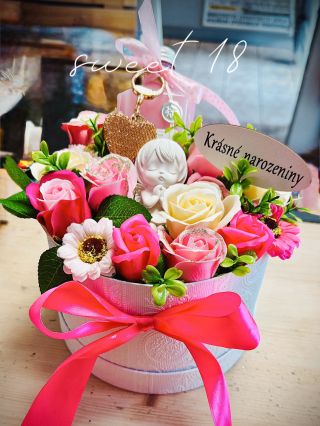 Originální dárek k 18. narozeninám 🎉🌹 Mydlové květiny, které vypadají jako živé, jemně voní a nikdy nezvadnou 💖 Elegantní...